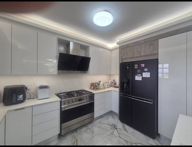 3 BEDROOM TOWNHOUSE FOR SALE IN SUNNINGDALE